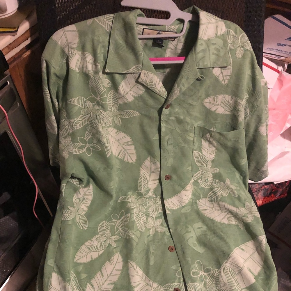 🌴Tommy Bahama “Kapalua” Hawaiian Silk Shirt- 477 $60 or $55 w/offer